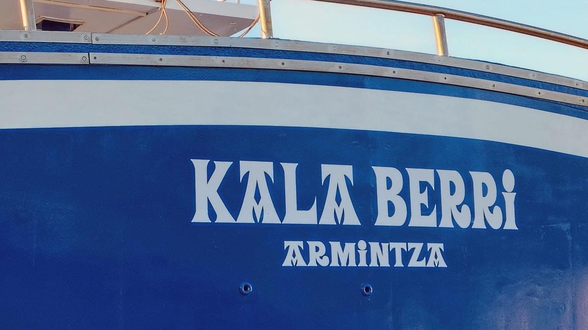 El barco que les acerca el pescado más fresco.