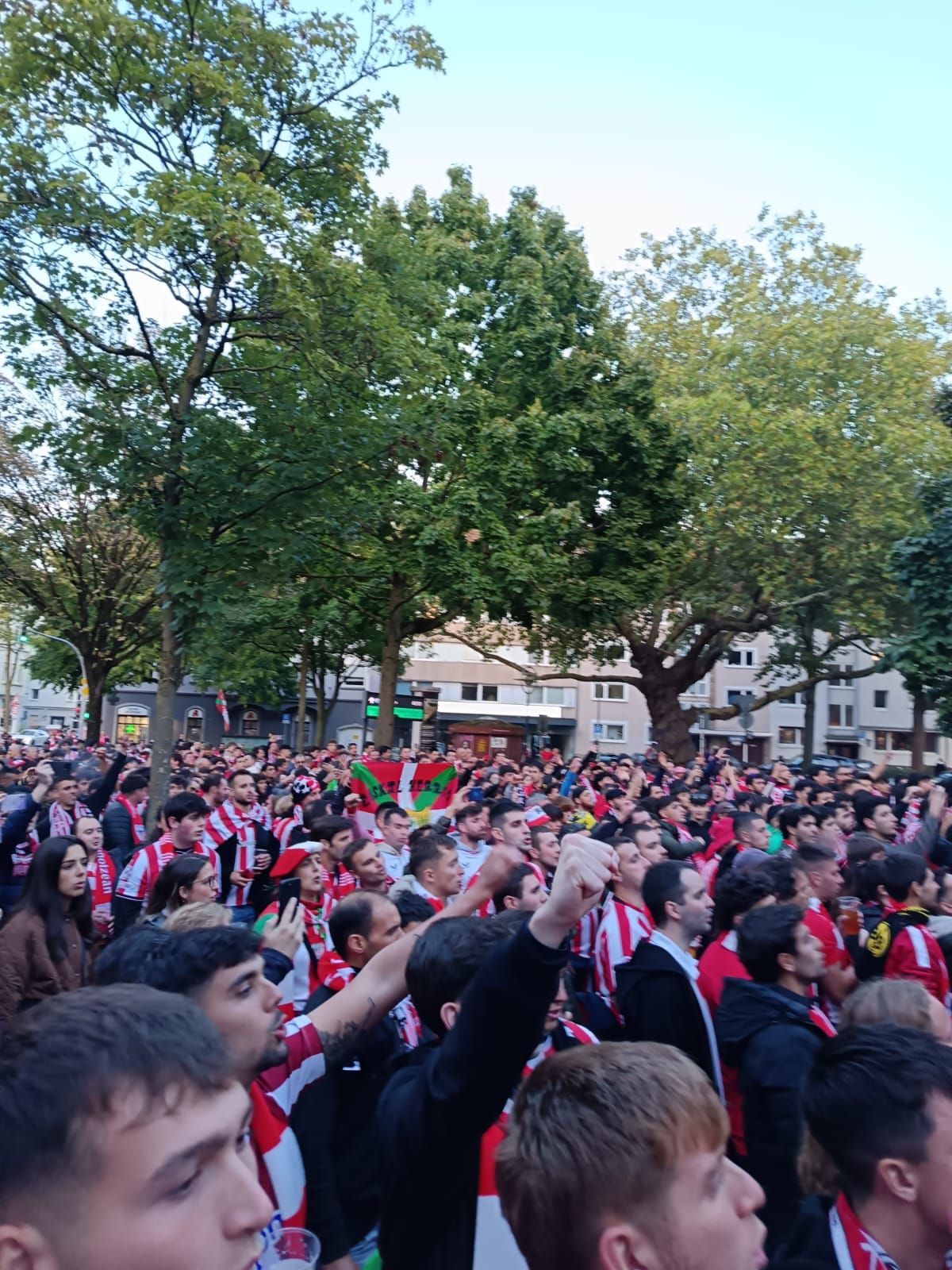 Kalejira del Athletic hasta el campo del Dortmund