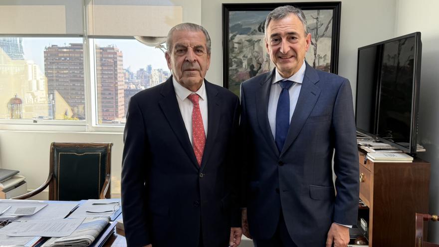 Esteban reivindica en Chile la “centralidad” política