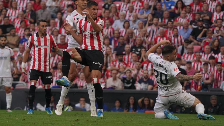 Guruzeta aprovechó un rechace de Herrera para poner por delante al Athletic ante Osasuna. / Borja Guerrero