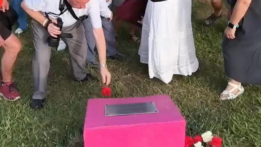 Una placa en la Ekoetxea recuerda a las víctimas del bombardeo de Gallarta