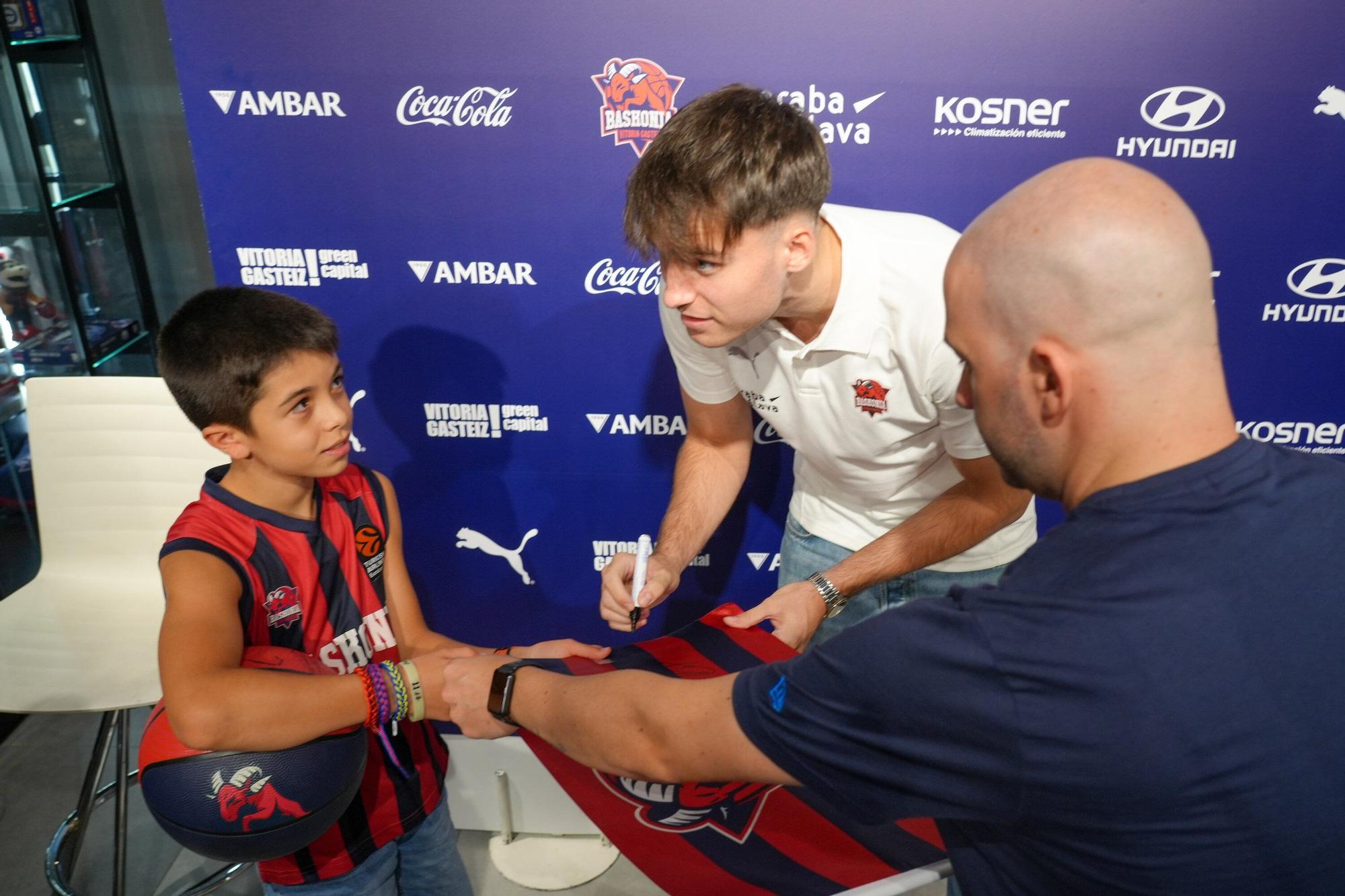 En imágenes: Rafa Villar, presentado como nuevo jugador del Baskonia