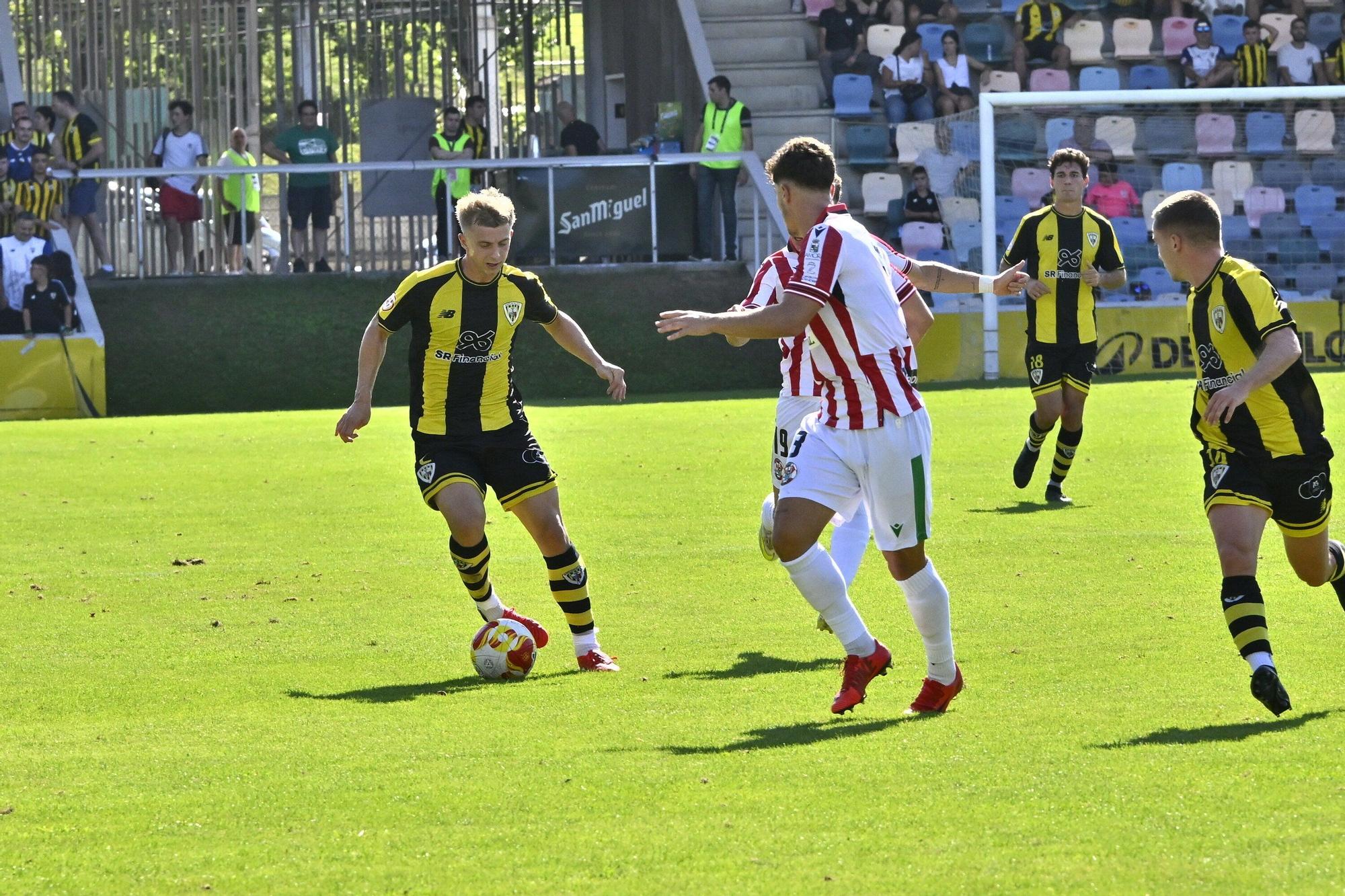 En imágenes: Ekaitz rescata a tiempo el primer punto del Barakaldo