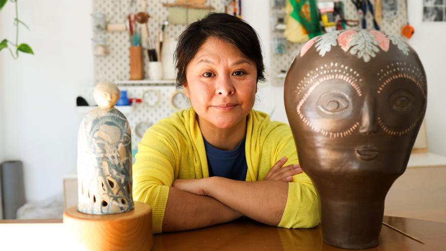 La historia de Uma Achata, la ceramista que moldea la identidad migrante en Bilbao