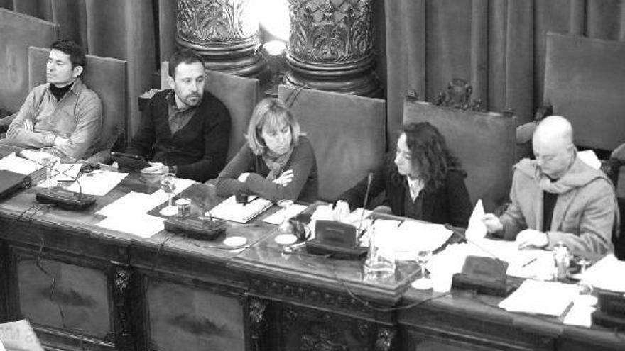 Elorza presume de &quot;arriesgar&quot; para crear vivienda, pero la oposición pide garantías