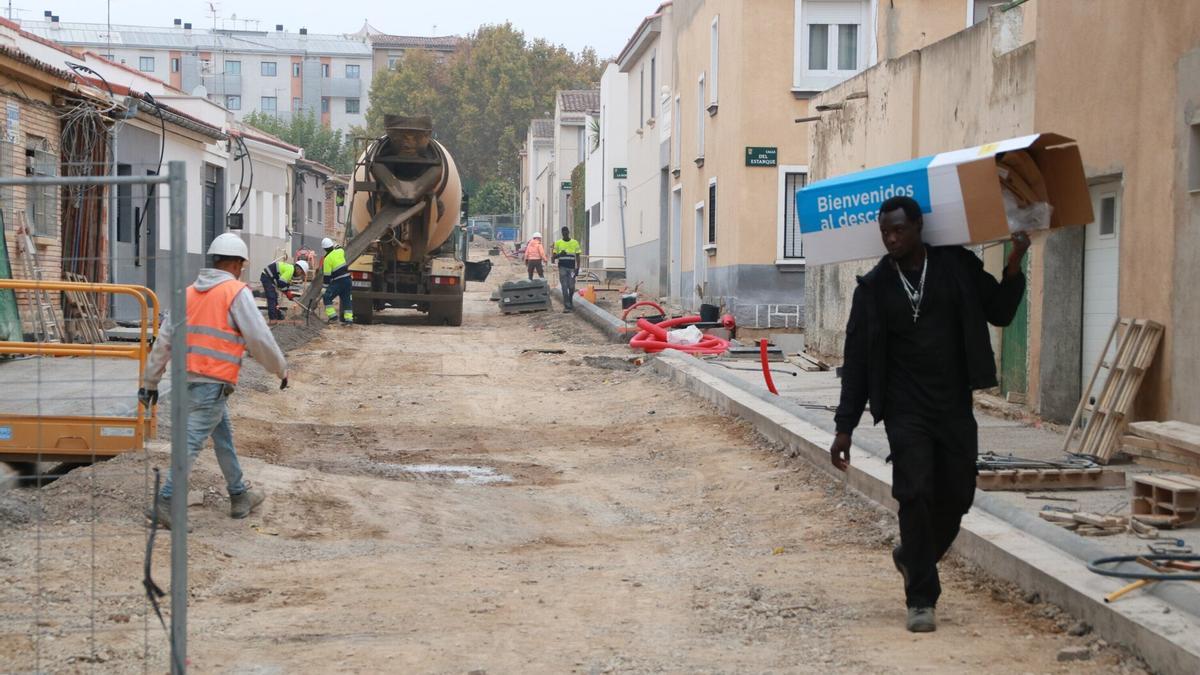Una de las calles que se está reurbanización y mejorando el saneamiento.