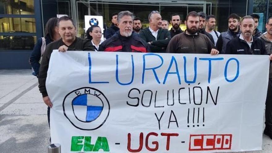 Trabajadores de Lurauto Navarra (BMW) se movilizan y &quot;exigen viabilidad para la empresa&quot;