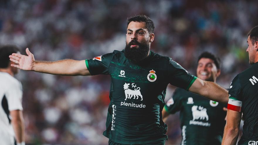 Villalibre vuelve a marcar con el Racing y es pichichi de Segunda
