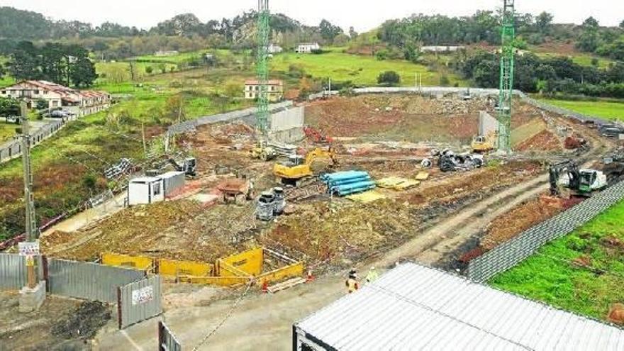 La cimentación del futuro complejo sanitario ofrece una espectacular panorámica.