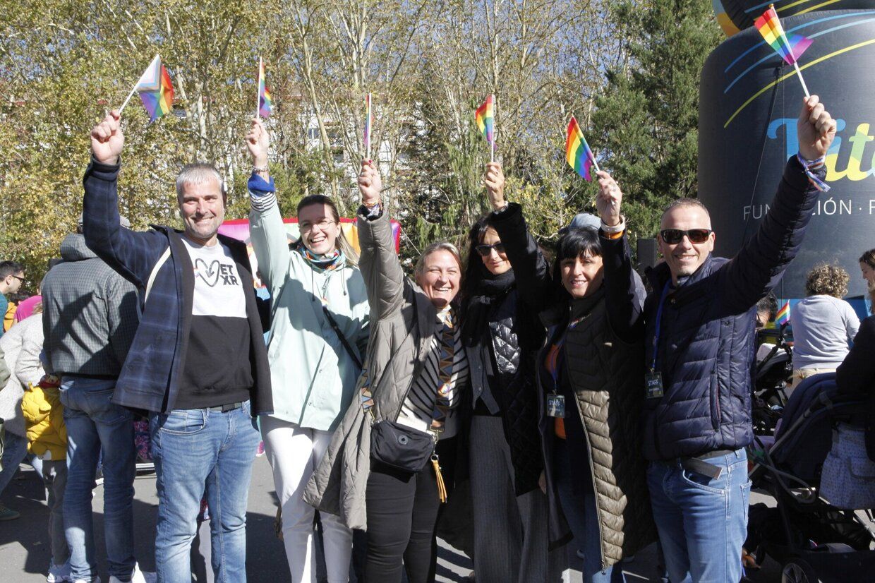 En imágenes: éxito absoluto en la fiesta contra de la LGTBIfobia de la zona Gorbea de Vitoria