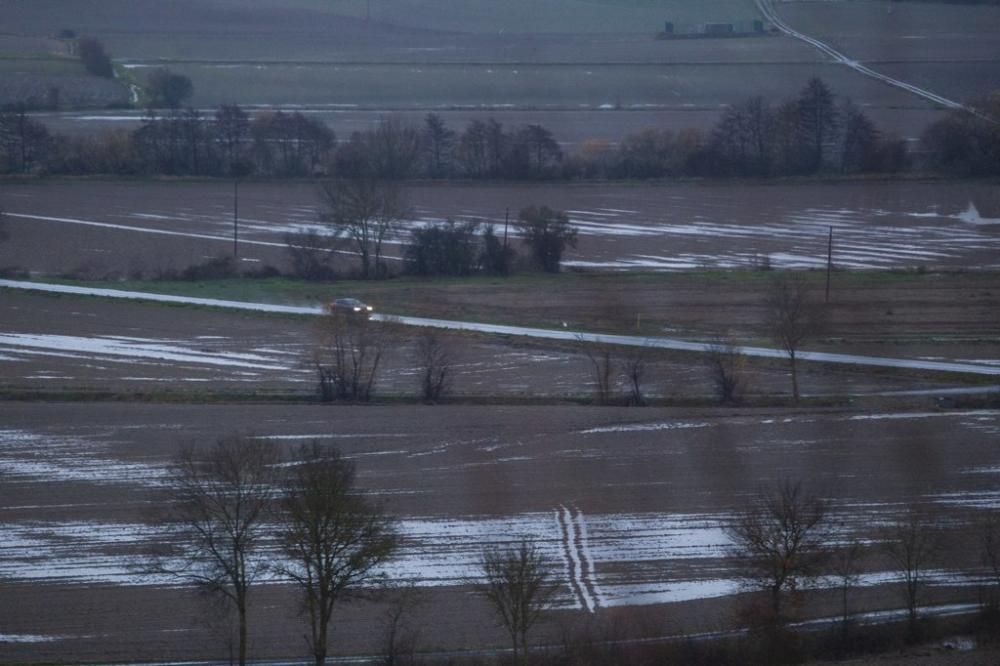 Agua y nieve en Vitoria.