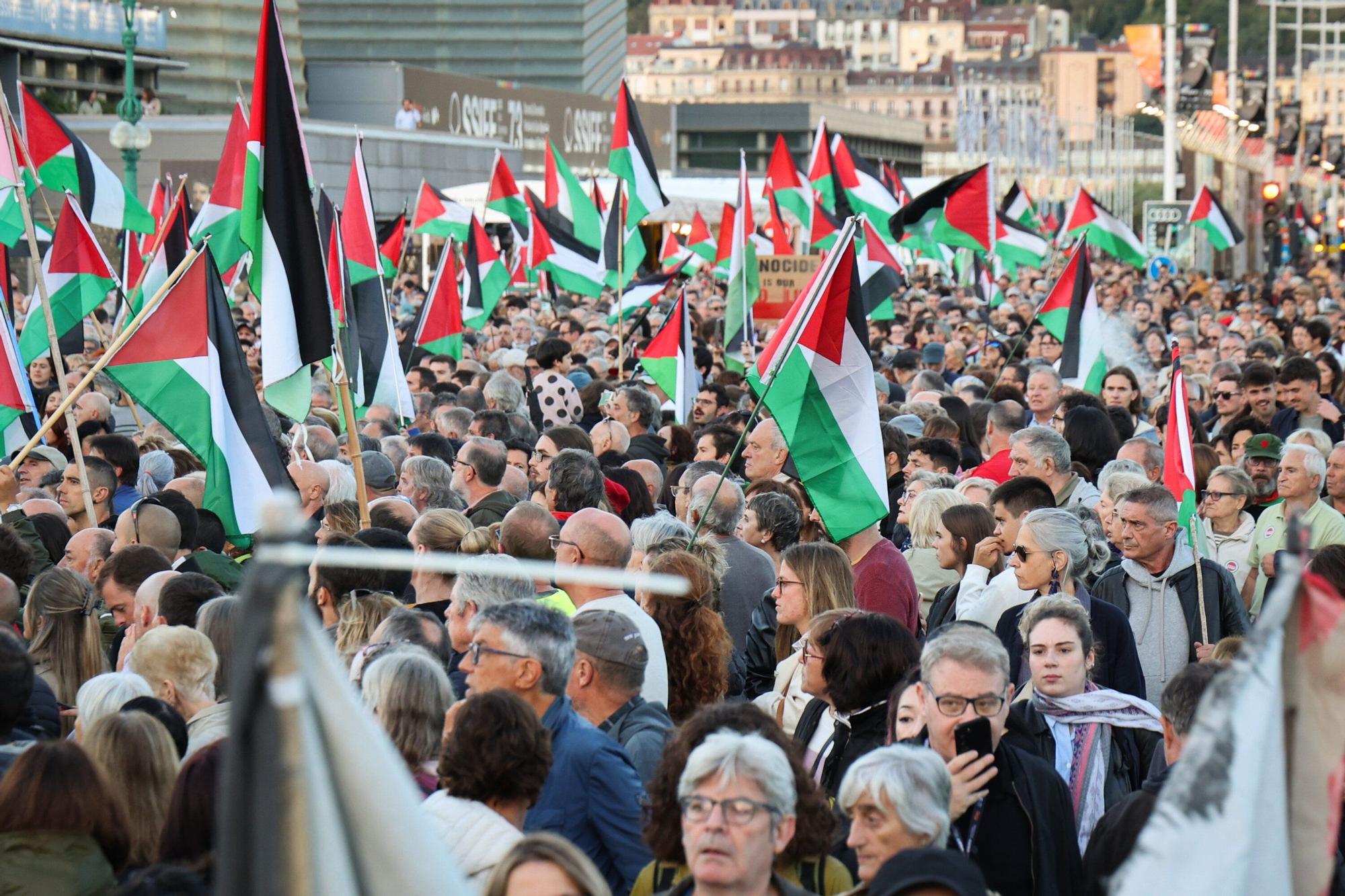 La voz de Hind Rajab | Fotos de la marcha en apoyo a Palestina en Donostia - San Sebastián