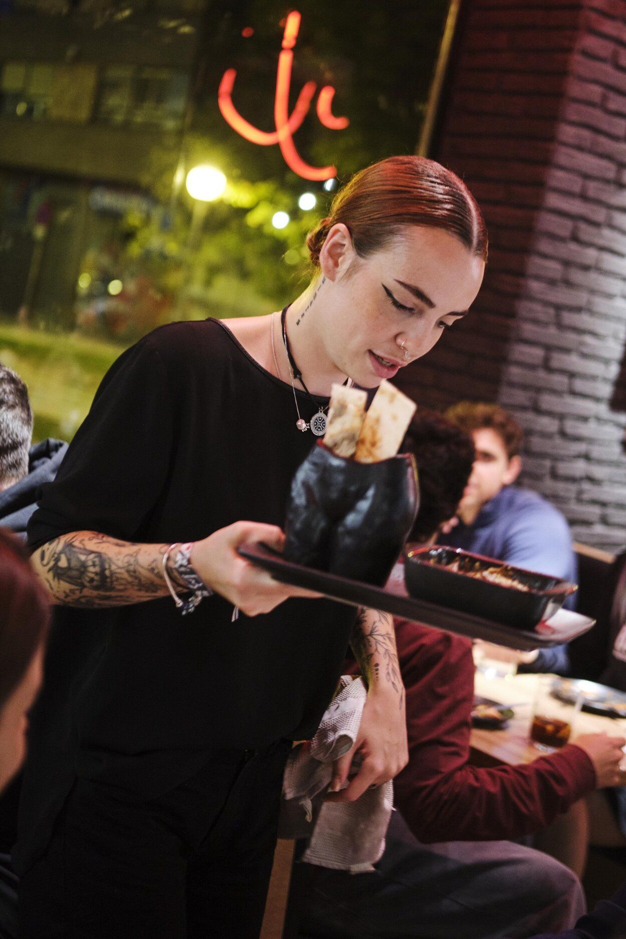 Isla Sicilia reúne a más de 30 creadores de contenido en un evento único en Pamplona
