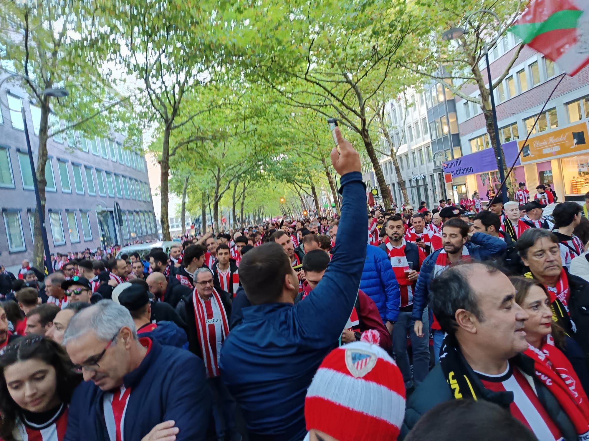 Kalejira del Athletic hasta el campo del Dortmund