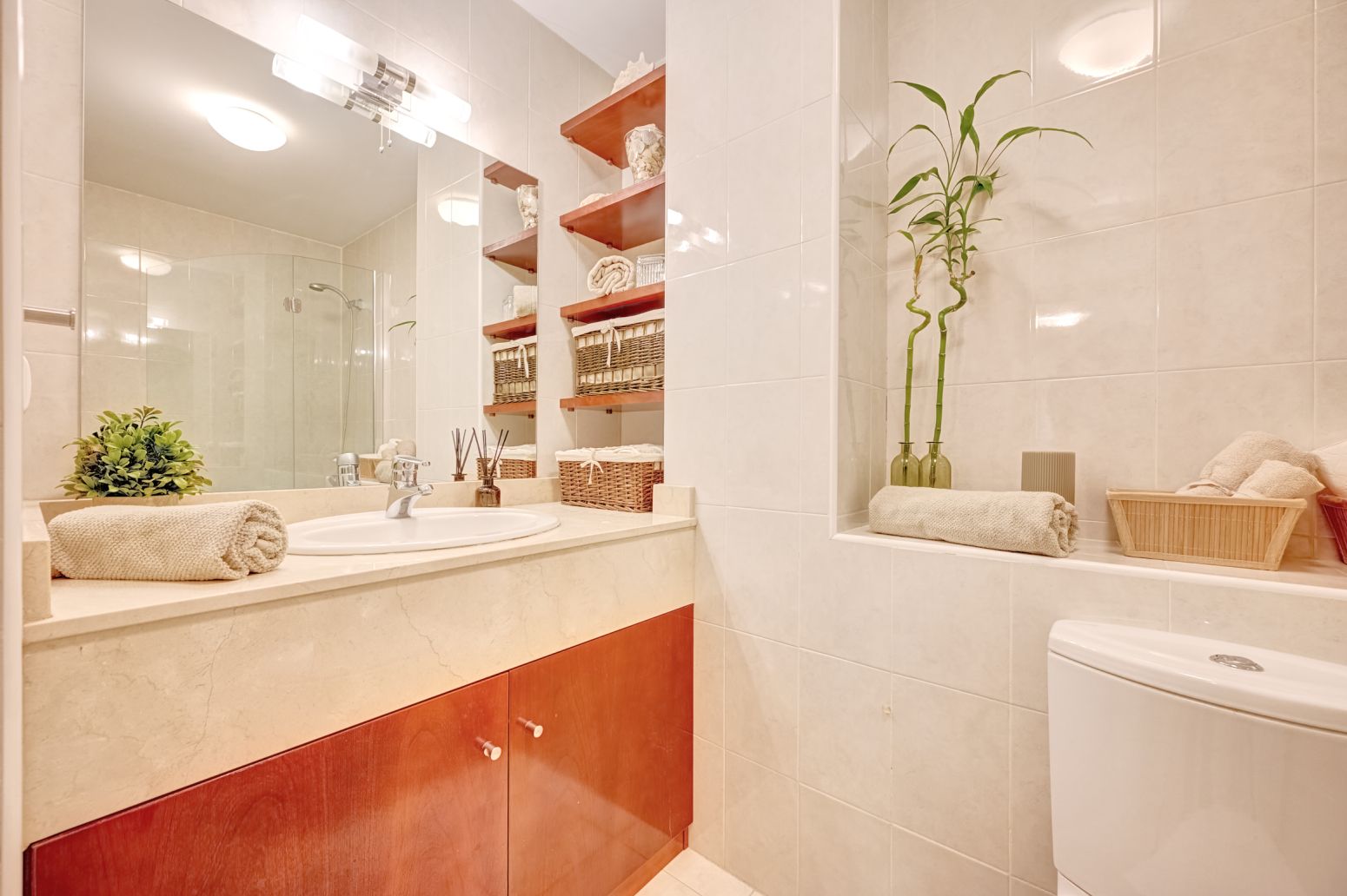 Un piso con vistas a la Plaza del Castillo sale al mercado: patrimonio, modernidad y ubicación única en el Casco Antiguo