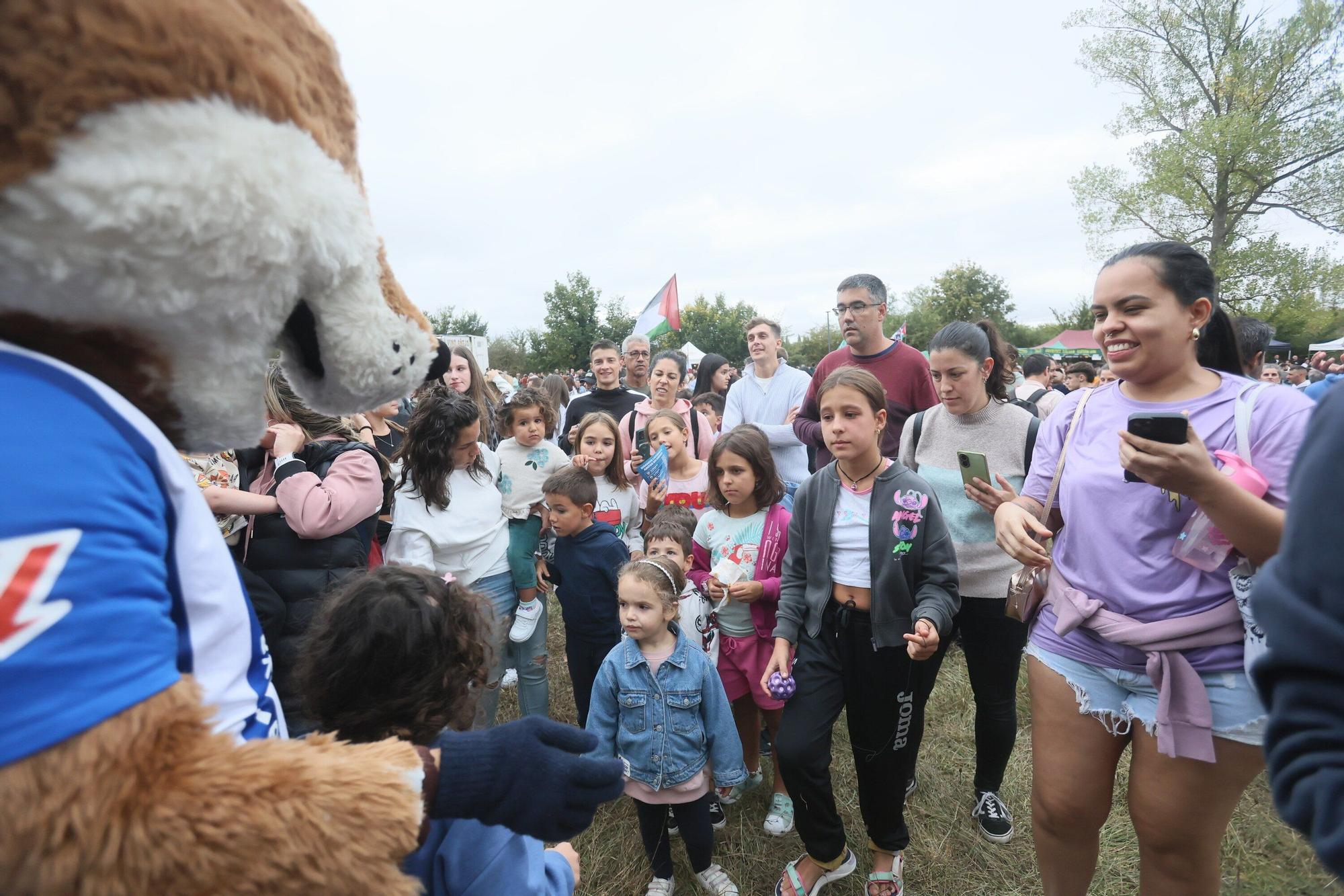 En imágenes: Las campas de Olarizu se llenan de fiesta