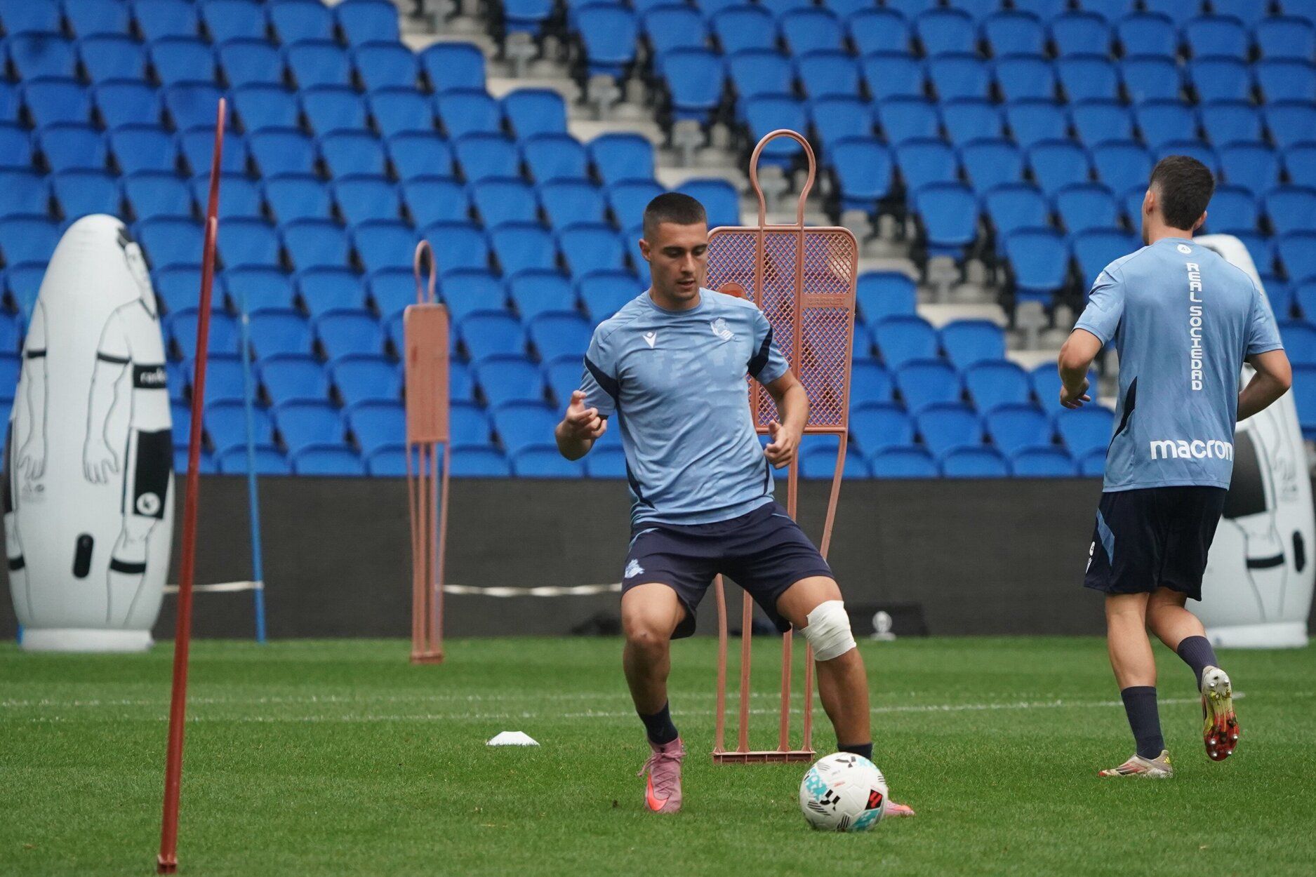 El entrenamiento de la Real a puerta abierta en Anoeta, en imágenes