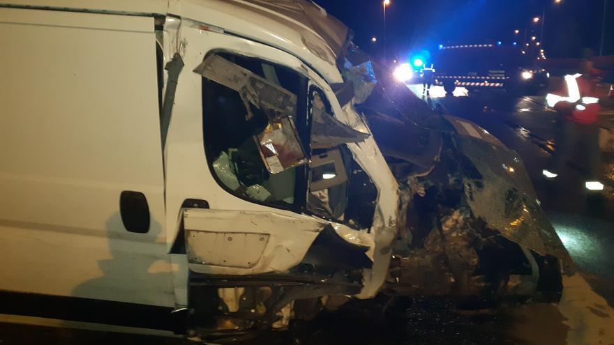 Herido tras volcar con la furgoneta en Tajonar