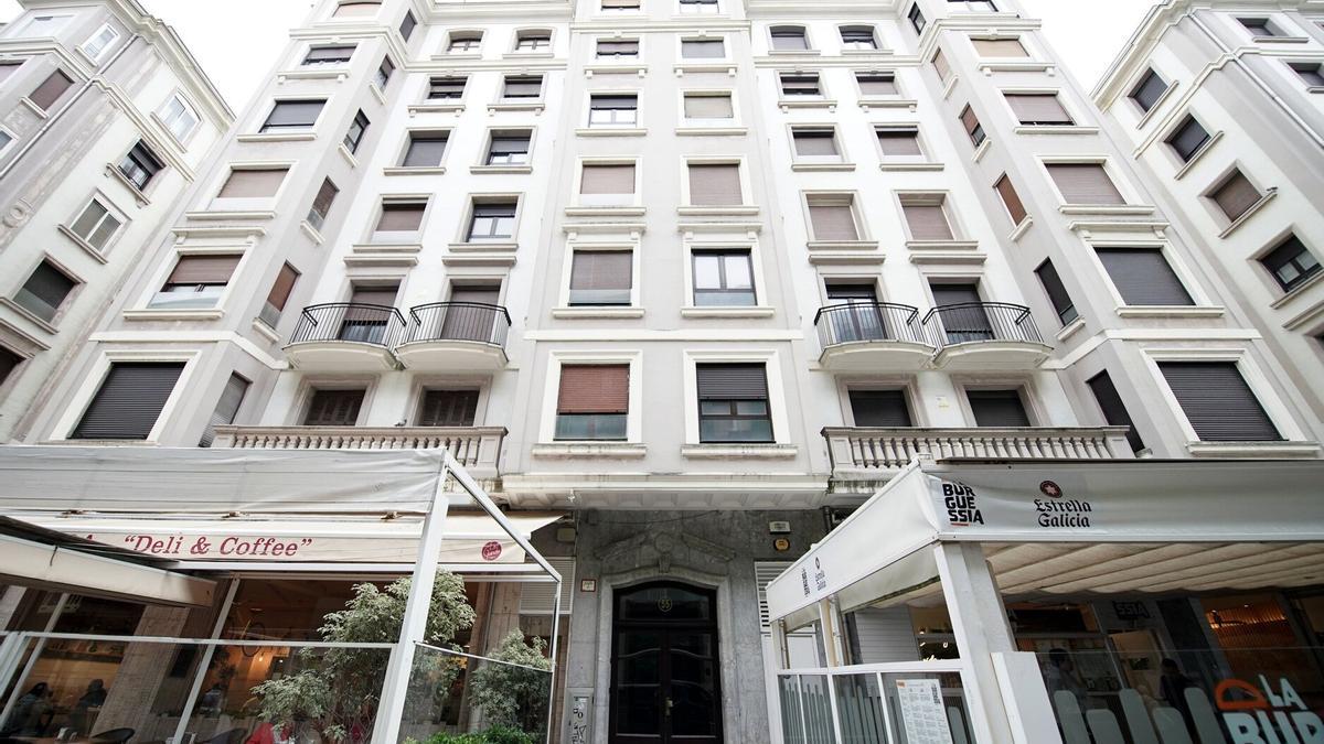 Fachada del bloque del número 55 de Zabaleta