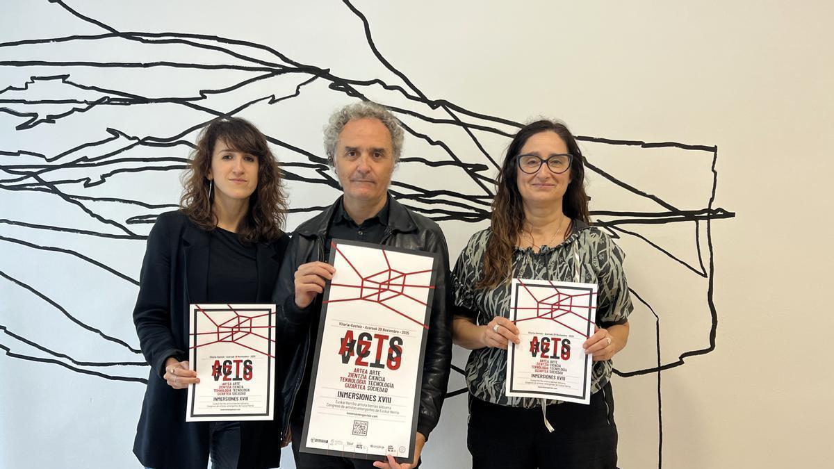 Andrea Estankona, Natxo Rodríguez y Cristina Arrázola–Oñate, en Zas Kultur.