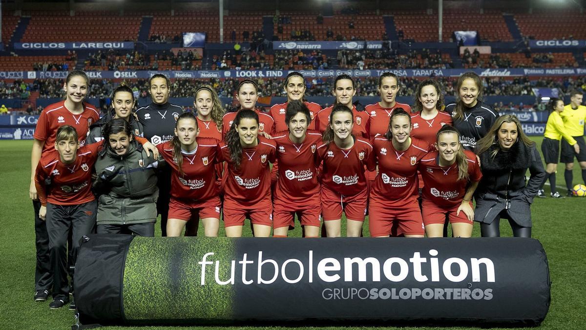 La selección absoluta en un partido contra Cataluña de fútbol femenino.