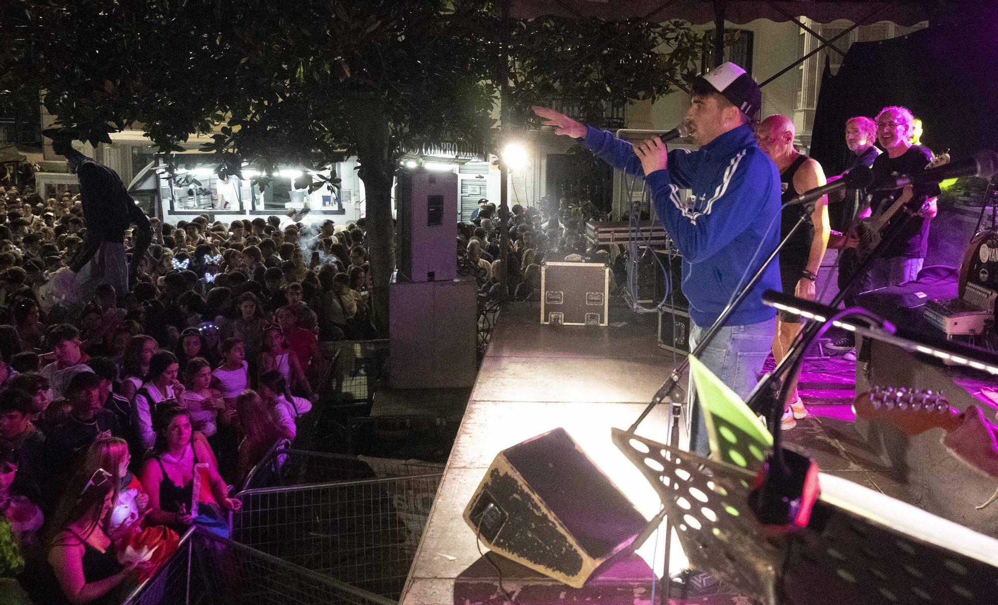 En imágenes: Joselu Anayak y Dupla unen fuerzas en la verbena de la plaza del Arca