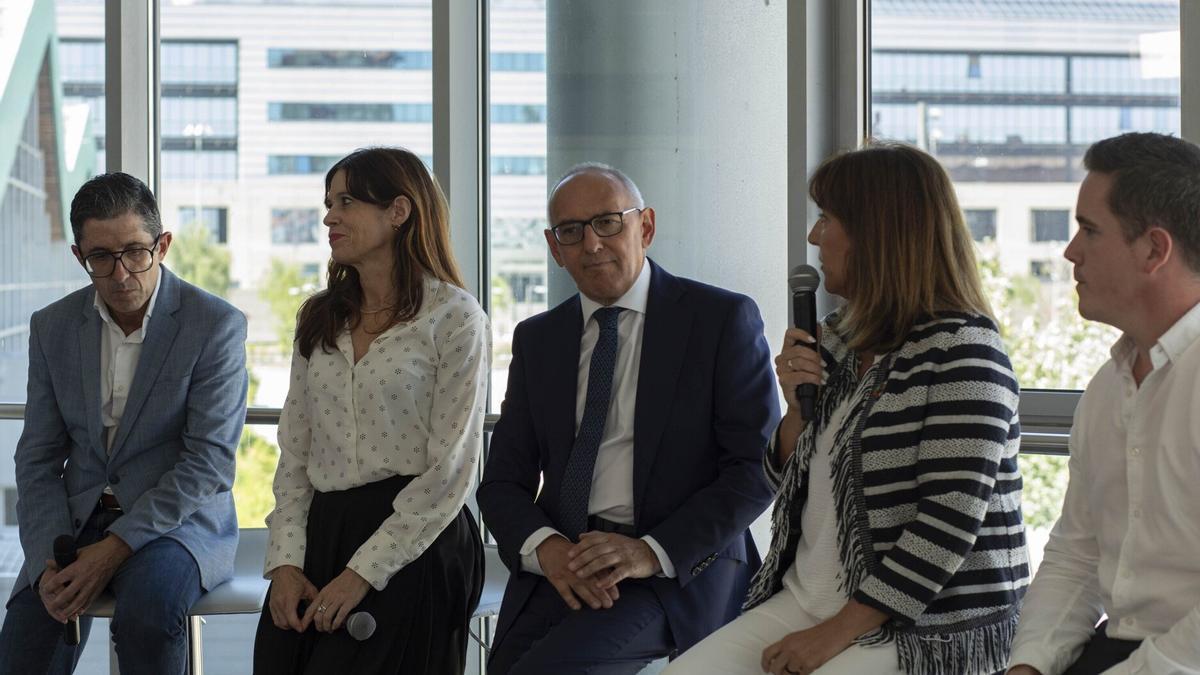Aizega, Etxebarria, González, Barredo y García, en la presentación de este miércoles