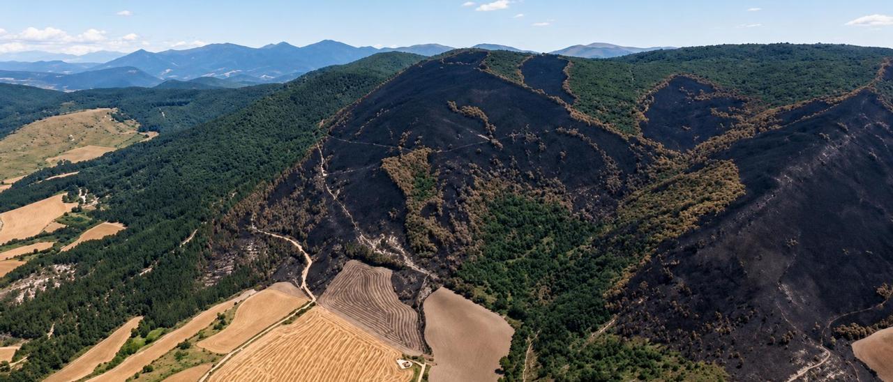 Vista aérea de la superficie quemada por el incendio de Ezkabarte
