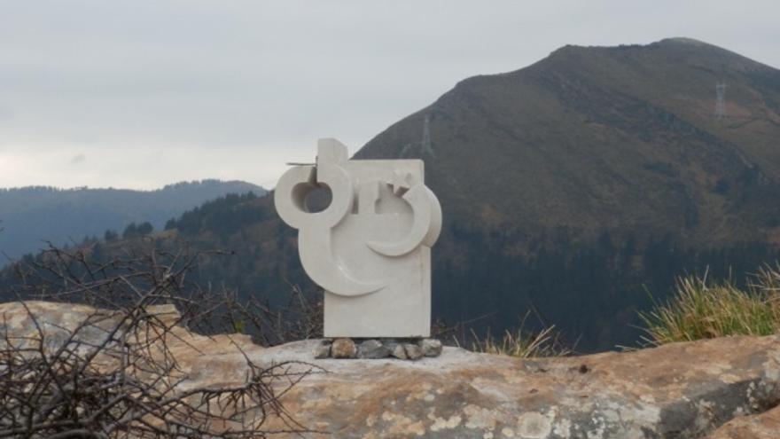 Monolito que duró un suspiro.