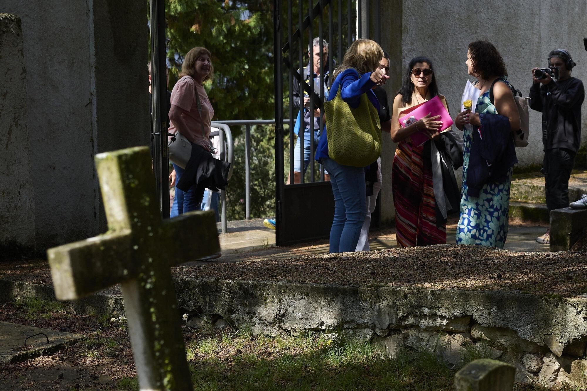 Ana Ollo entrega los restos del joven estadounidense fusilado a su familia en Berriozar