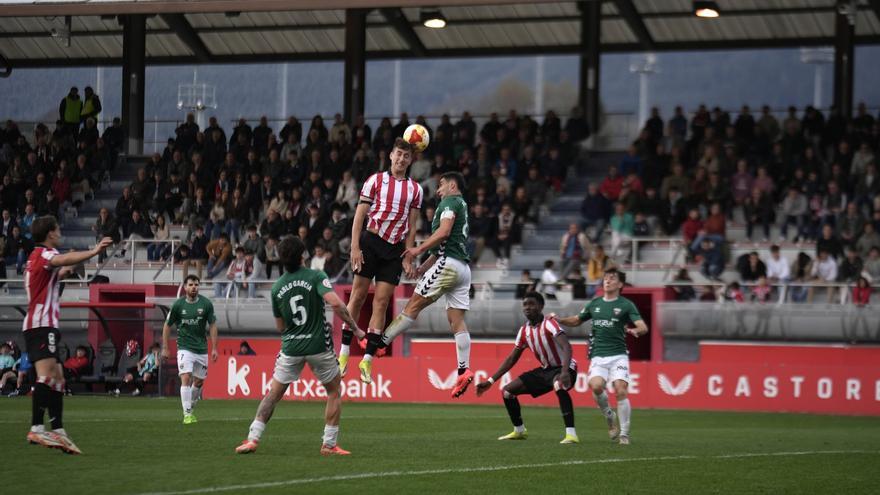 Iker Monreal salva un punto para el Bilbao Athletic ante el Arenas