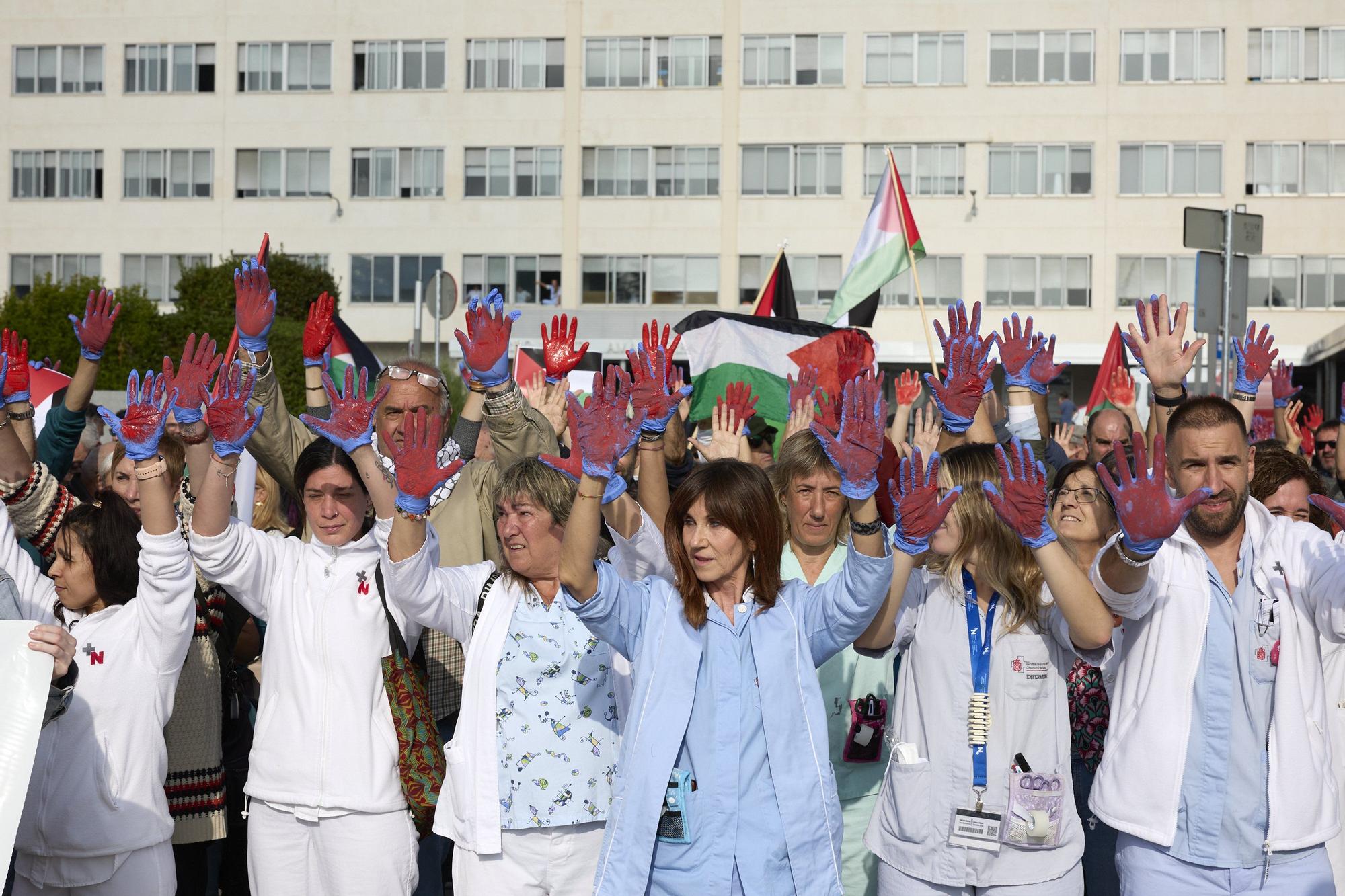 Concentración en el Complejo Hospitalario de Navarra en solidaridad con Palestina