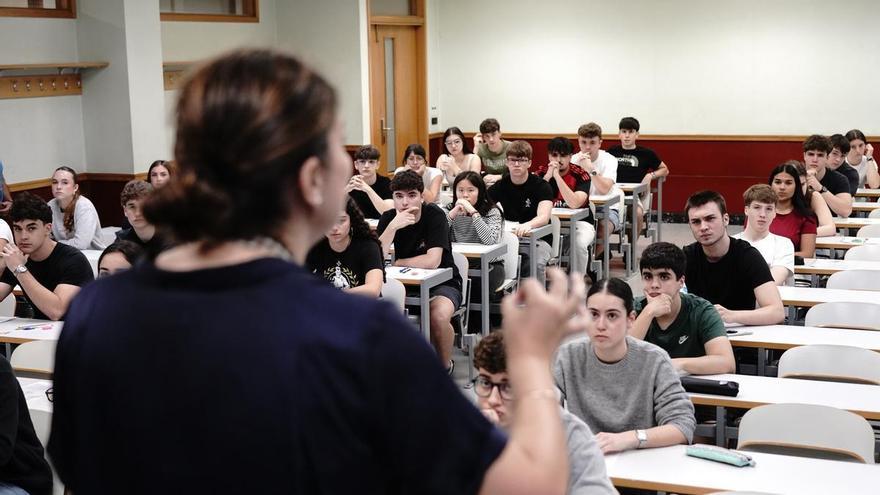 El rector de EHU ve necesaria una investigación sobre las notas bajas en idiomas, no solo euskera