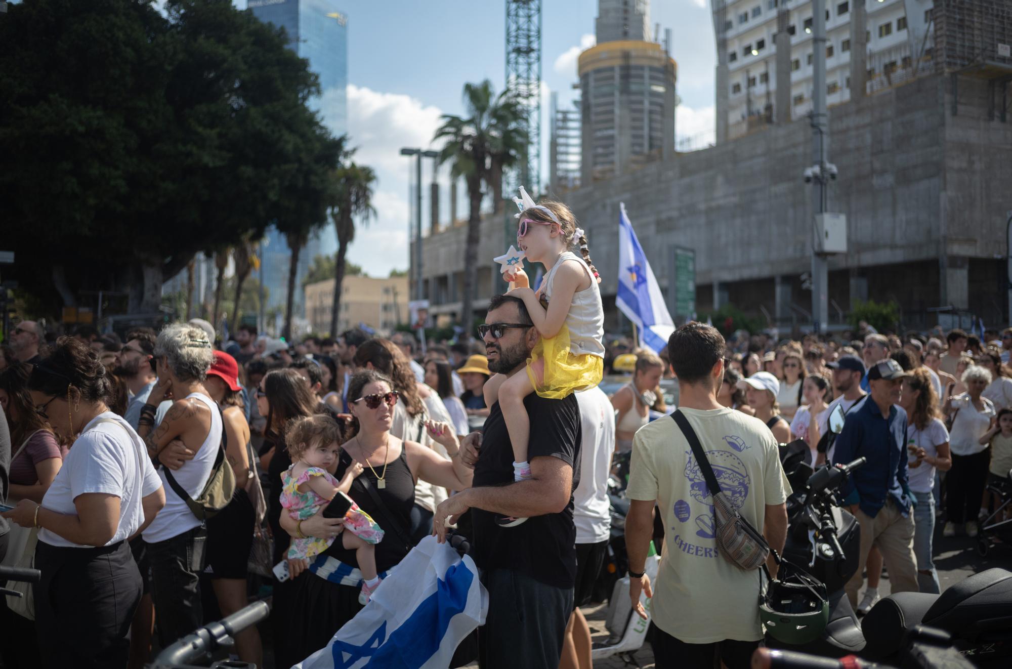En imágenes | Los familiares de los rehenes israelíes celebran su liberación