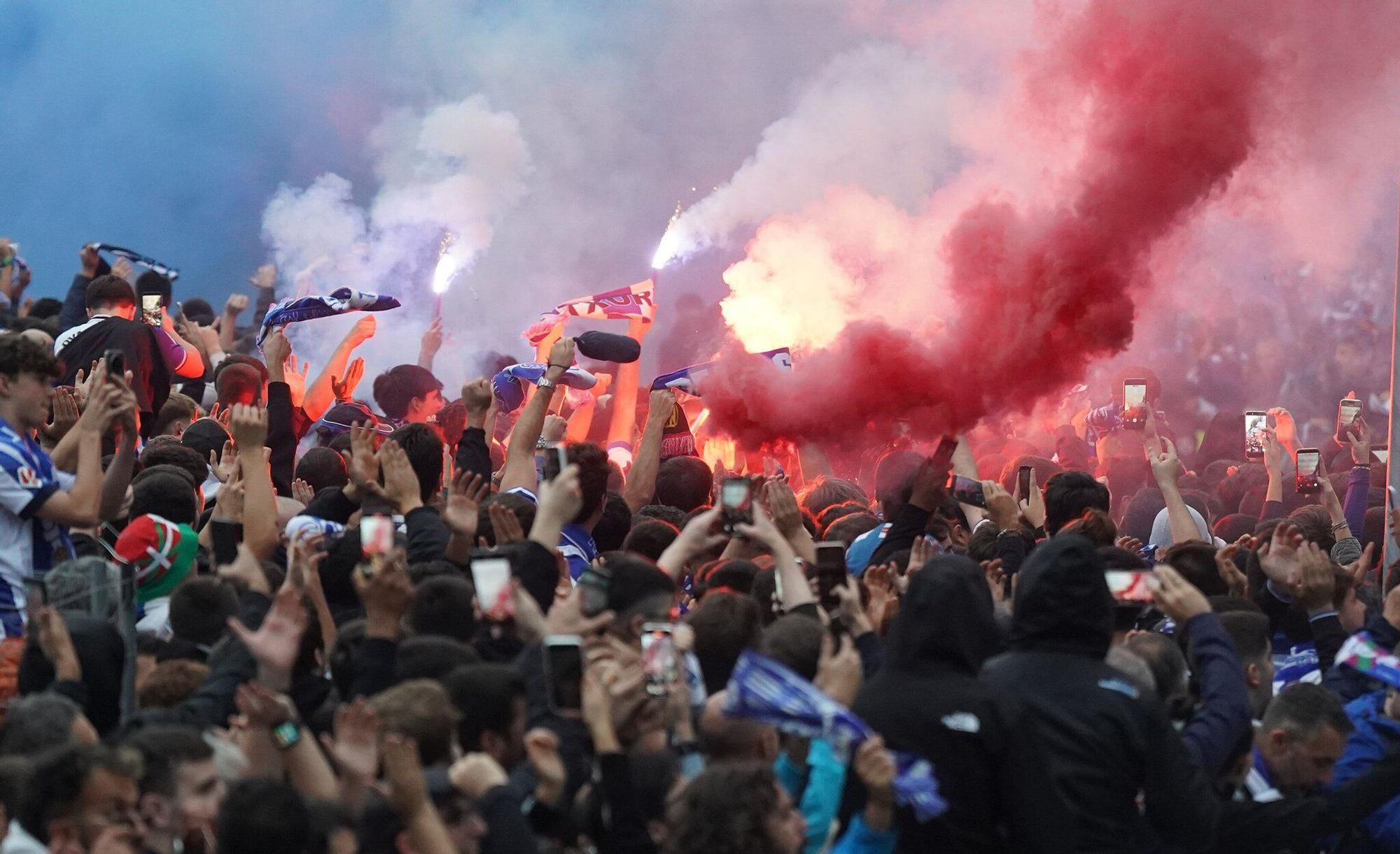 Recibimiento antes del derbi