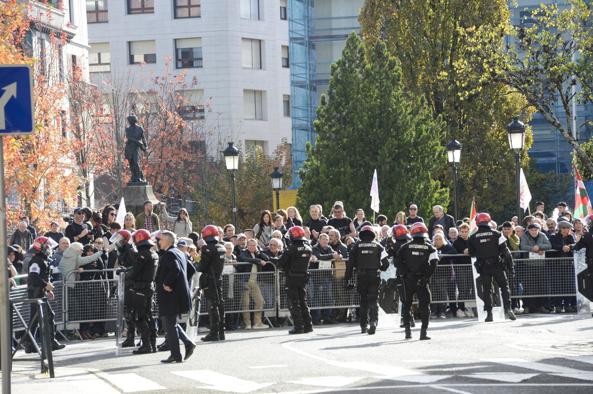 Protestas en Gernika por la visita de Felipe VI