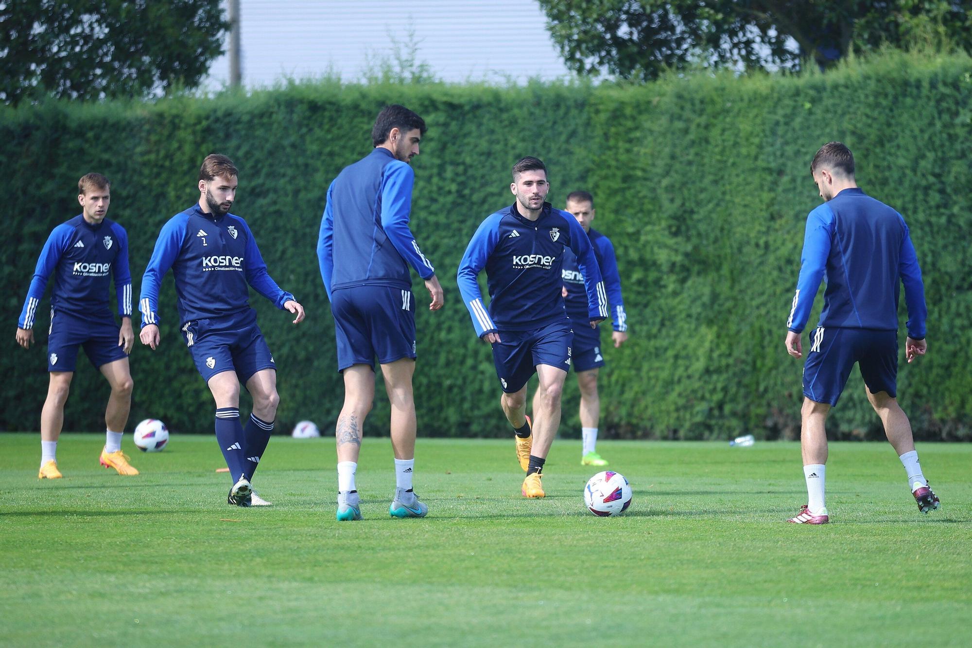 Jagoba Arrasate, 'uno más' en el ejercicio de fútbol - tenis en Tajonar