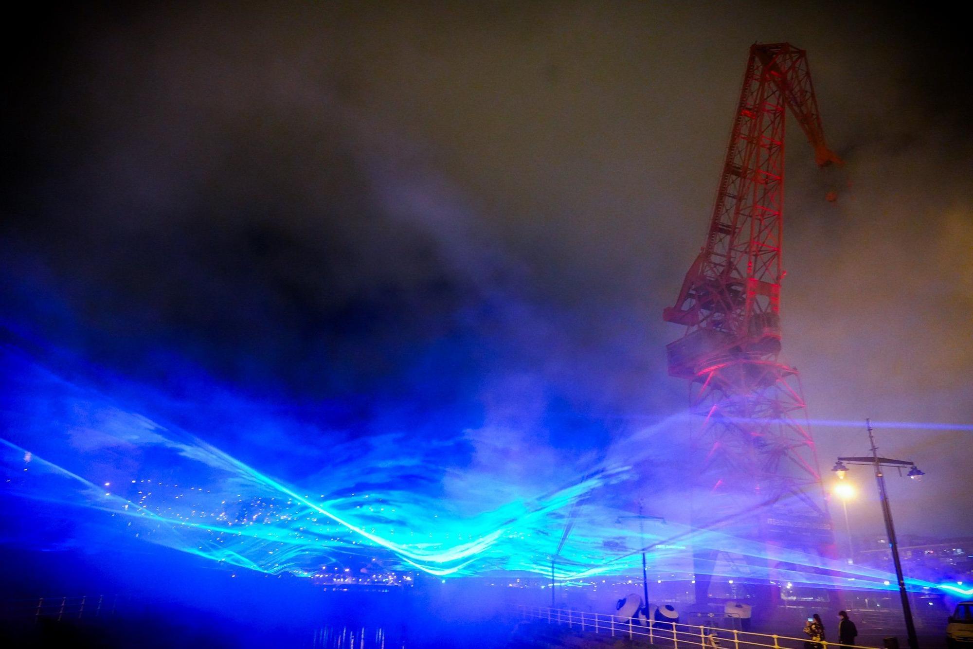 En imágenes: ‘Waterlicht’, un océano de luz azul sobre la ría de Bilbao
