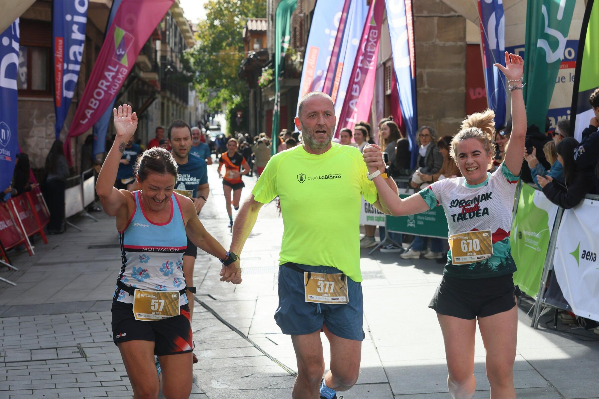 En imágenes: Miles de personas participan en La Conquista de la Almendra