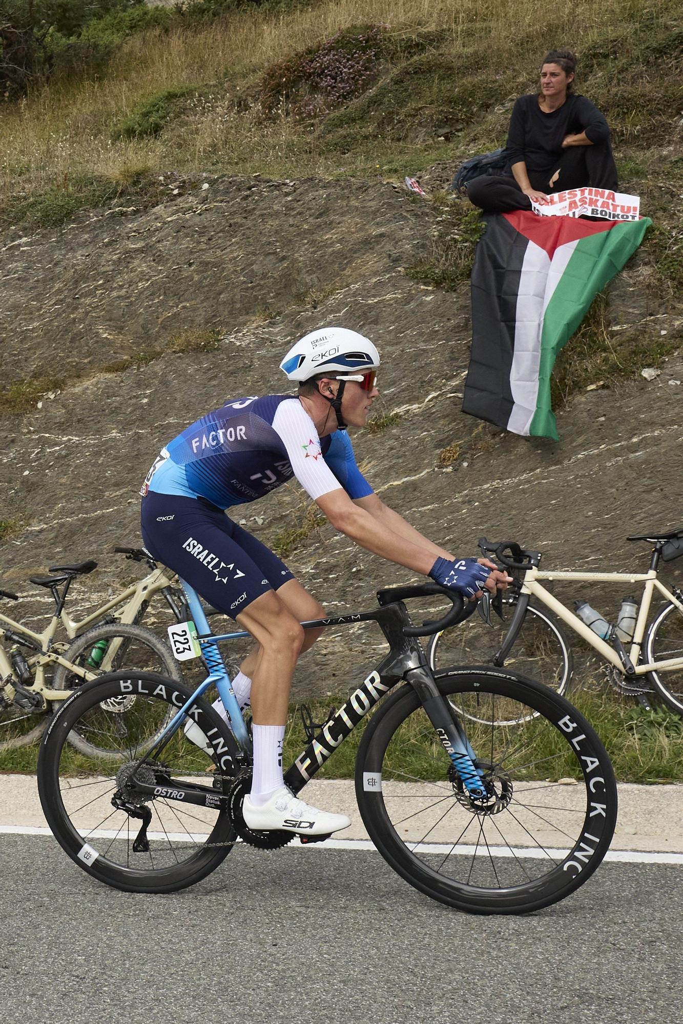 Fotos de la etapa navarra de La Vuelta 25 entre Sendaviva y Larra - Belagua