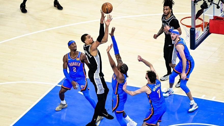 Wembanyama baja a la Tierra a los Thunder