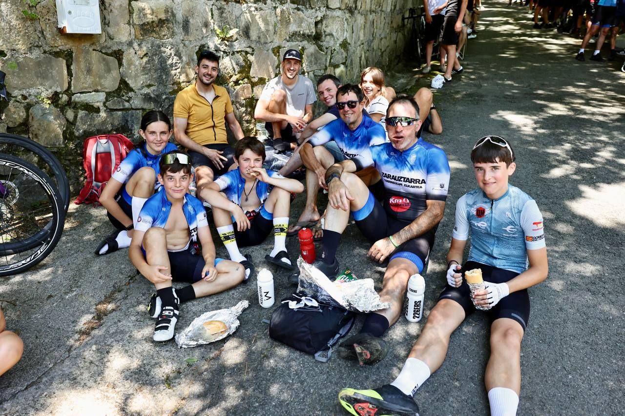 Clásica San Sebastián: Gran ambiente en el puerto de Murgil