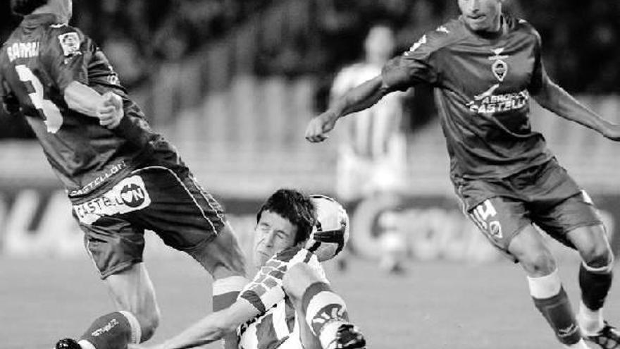 Aranburu se duele de la entrada de Baigorri, en presencia de Xisco Campos.