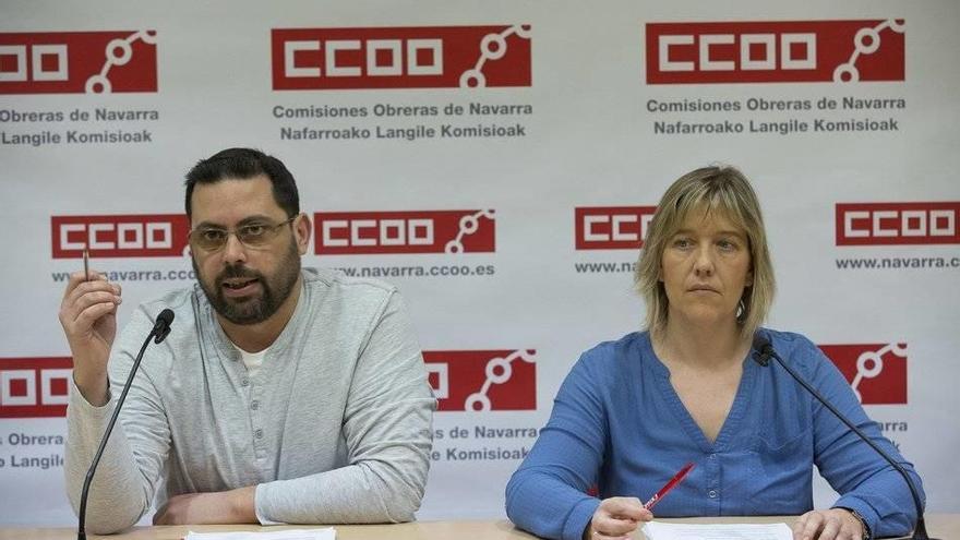 Josema Romeo y Eva Ciaurriz, de Industria de CCOO, denunciaron esta situación en marzo.