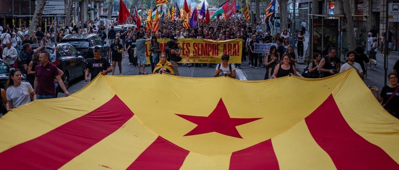 Unos 41.500 independentistas se manifiestan en la Diada en Barcelona, Girona y Tortosa