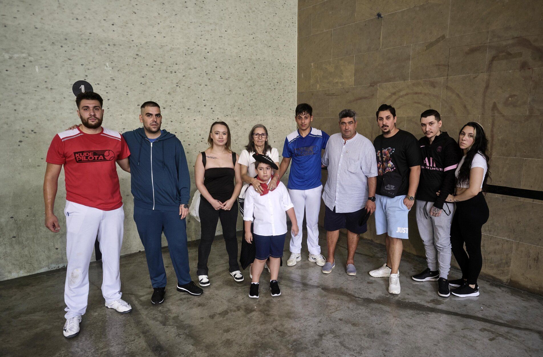 Fotos del homenaje a pelotaris navarros gitanos en el frontón de la Mañueta