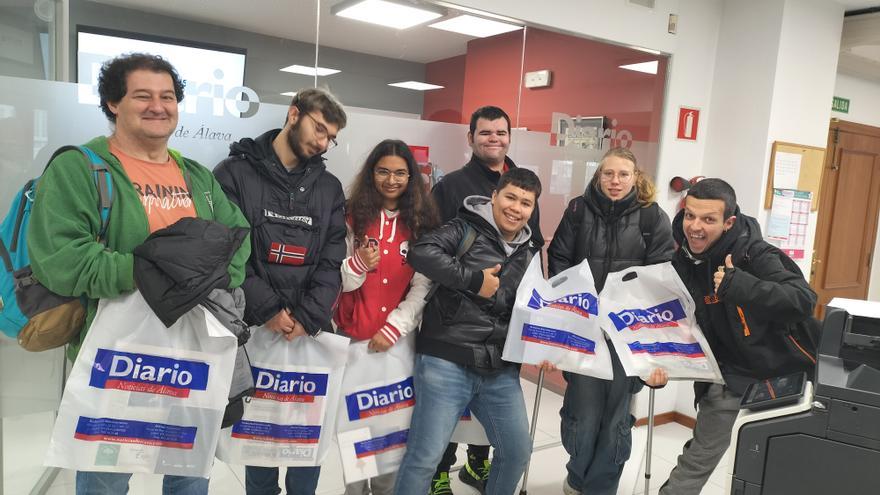 En imágenes: Los alumnos de EPA El Carmen de 3º de jardinería visitan Diario de Noticias de Álava