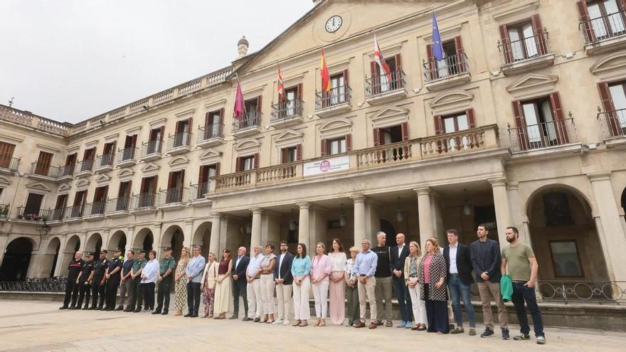 Instituciones de Álava apoyan a los afectados por el terremoto de Venezuela con un minuto de silencio