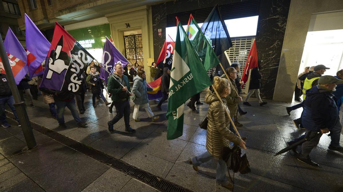 Los sindicatos participantes protagonizan la marcha.