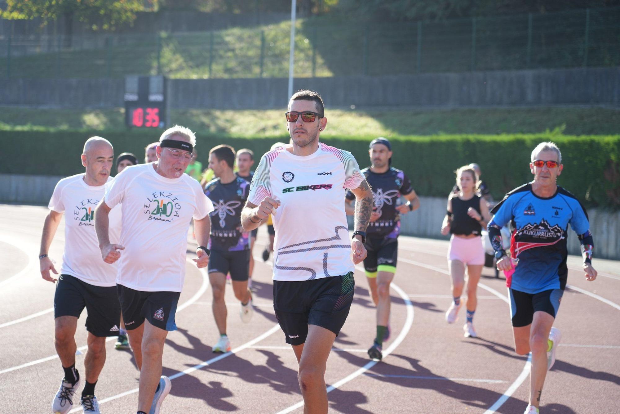 Basauri arropa a Yeray González en la final de su reto '12 maratones en 12 meses' por la asociación CNTTB1